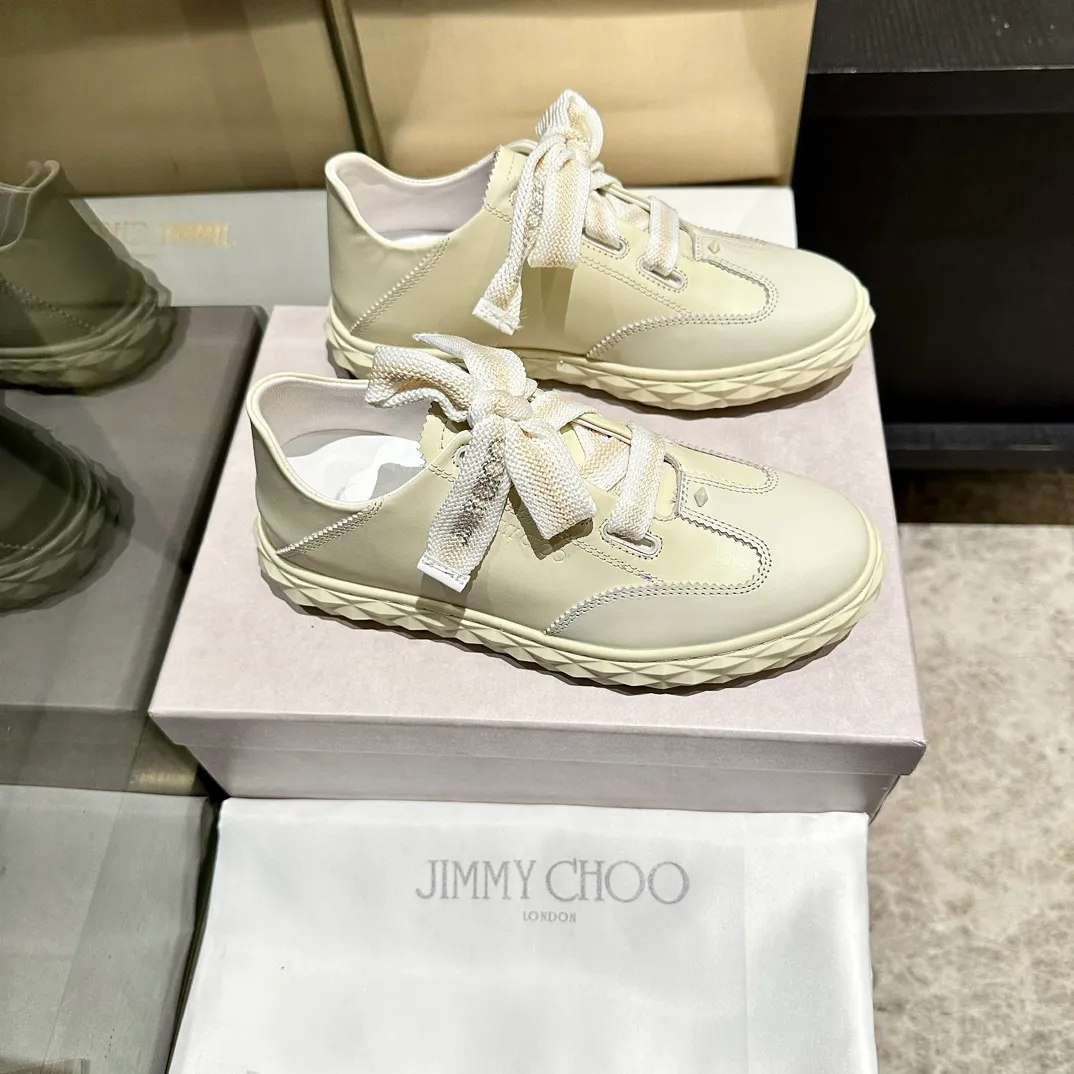 👟👟Ex-factory price 640👟👟 The new JIMMY CHOO, exclusively for sale, original large-soled casual white shoes, designed with the latest technology, strong three-dimensional effect👍The integration of multiple technologies, subverting fashion, super stylish! The combination is super beautiful. The original version is 1:1, versatile and trendy, both salty and sweet! New layout Size: 35-40